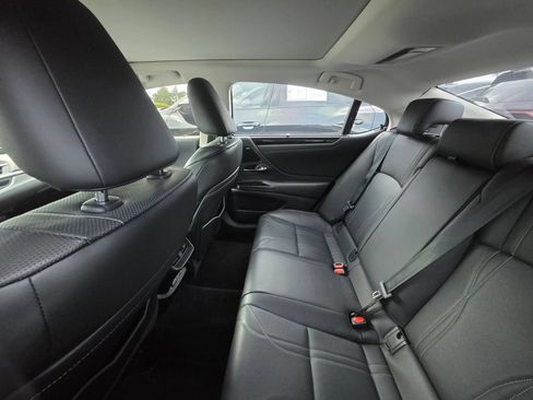 Used 2020 Lexus ES 350 Ultra Luxury w/ Accessory Package FWD image 10