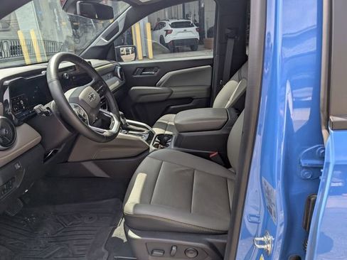 Used 2025 Chevrolet Colorado ZR2 w/ Technology Package AWD/4WD image 15