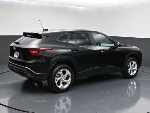 Used 2025 Chevrolet Trax LS w/ LS Convenience Package FWD image 7