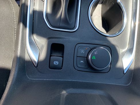 Used 2022 Chevrolet Traverse LT FWD image 30