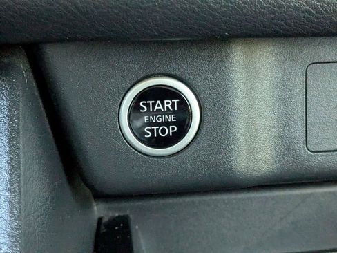 Used 2023 Nissan Rogue SV image 28