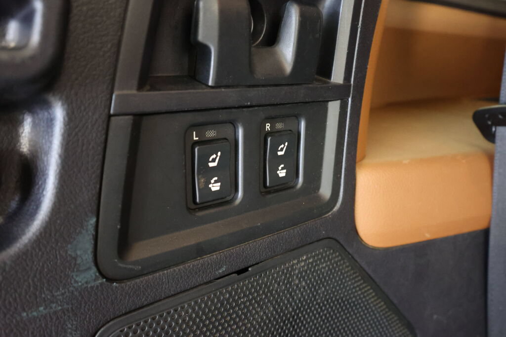 Used 2014 Toyota Sequoia Platinum AWD/4WD image 23