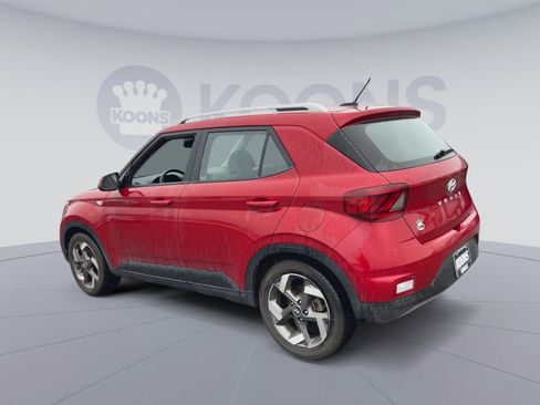 Used 2023 Hyundai Venue Limited FWD image 8