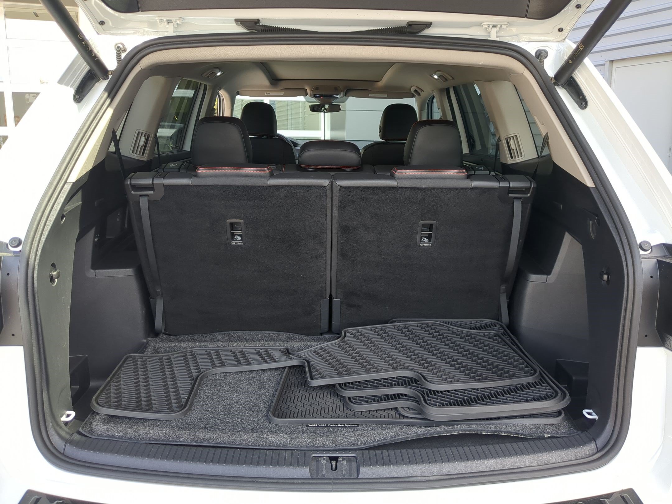 Used 2024 Volkswagen Atlas Peak Edition SE AWD/4WD image 31