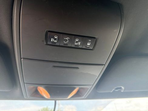 Used 2017 Dodge Grand Caravan SXT FWD image 25