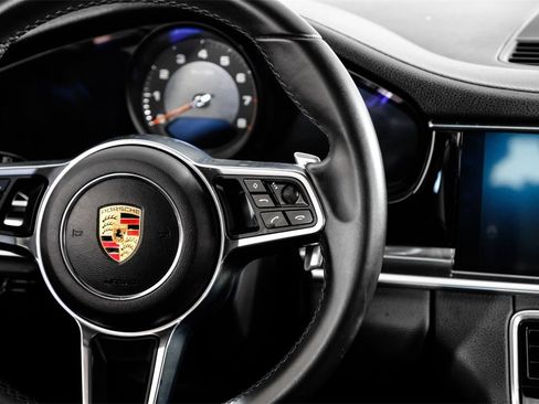 Used 2019 Porsche Panamera image 17