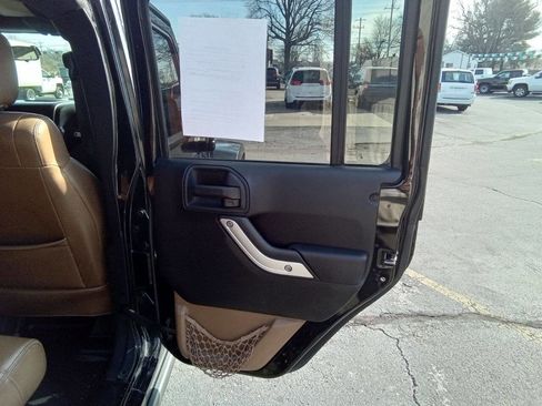 Used 2012 Jeep Wrangler Unlimited Rubicon w/ Dual Top Group image 6