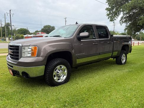 Used 2008 GMC Sierra 2500 SLT w/ Entertainment Package AWD/4WD image 1