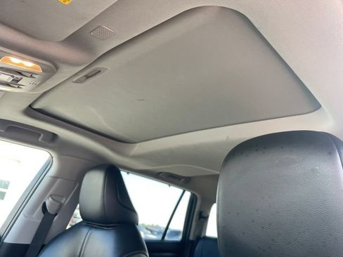 Used 2022 Toyota Highlander XLE AWD/4WD image 27