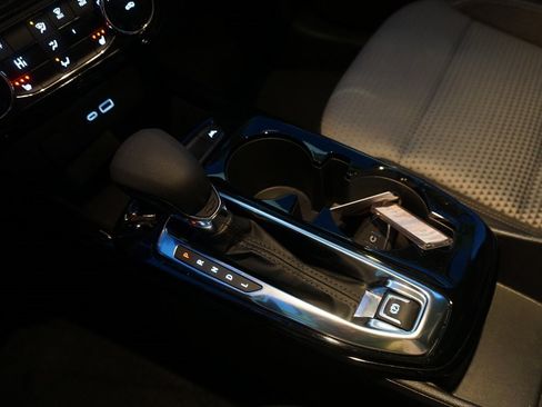 Certified 2025 Chevrolet Trax LT w/ LT Convenience Package image 16