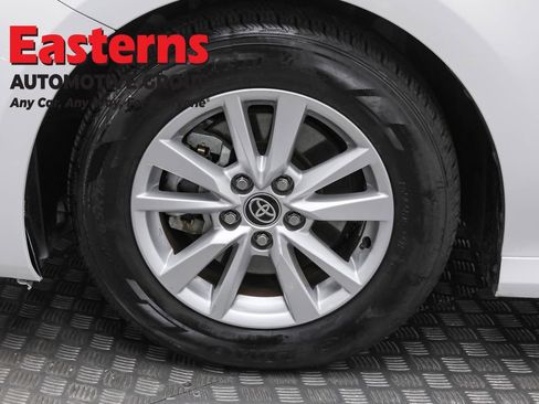 Used 2025 Toyota Camry LE image 31