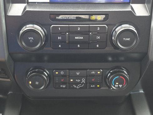 Used 2022 Ford F350 XLT w/ XLT Premium Package AWD/4WD image 19