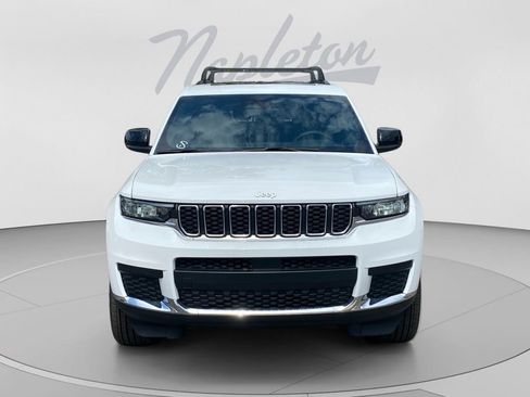 Used 2025 Jeep Grand Cherokee L Laredo RWD image 9