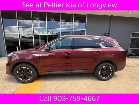 Certified 2025 Kia Sorento S FWD image 9