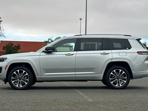 Used 2023 Jeep Grand Cherokee L Overland RWD image 6