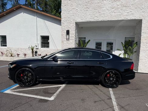 Used 2018 Volvo S90 T5 Momentum w/ Convenience Package FWD image 2