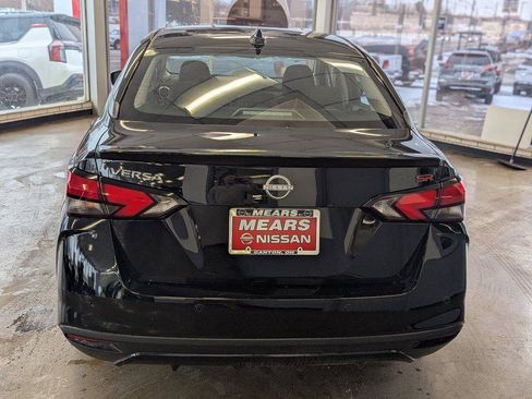 New 2025 Nissan Versa SR w/ Trunk Package FWD image 4
