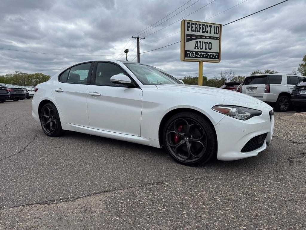 Used 2018 Alfa Romeo Giulia Ti Sport w/ Quick Order Package 22S Sport AWD/4WD image 2