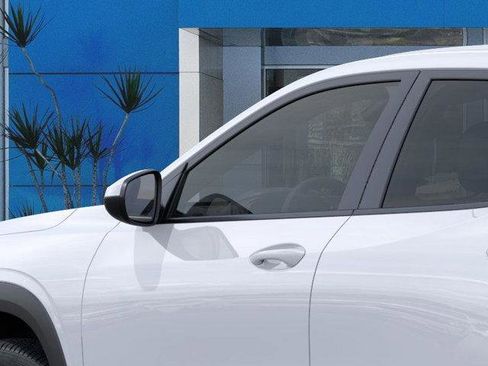 Used 2026 Chevrolet Trax LS w/ LS Convenience Package FWD image 12