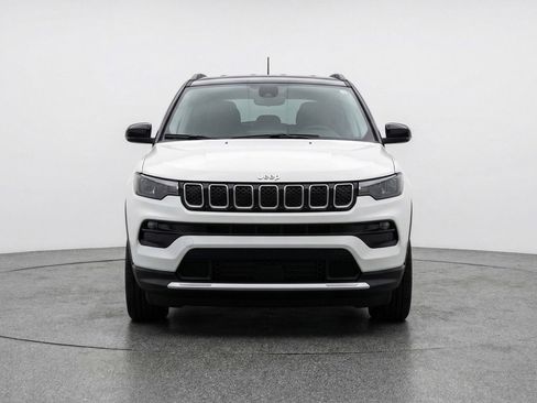 Used 2025 Jeep Compass Limited image 2