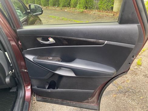 Used 2017 Kia Sorento LX image 22