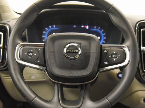 Used 2024 Volvo XC40 B5 Plus image 28
