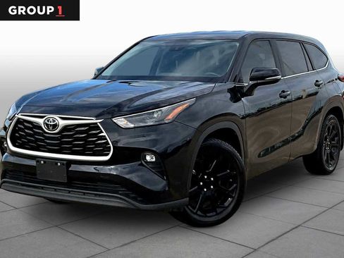 Used 2023 Toyota Highlander LE image 1