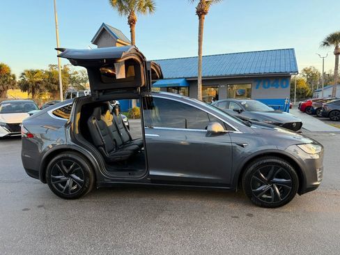 Used 2019 Tesla Model X Long Range image 4