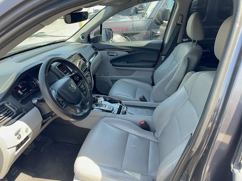 Used 2019 Honda Pilot Touring image 5