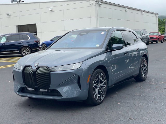 Used 2026 BMW iX xDrive45 w/ Premium Package AWD/4WD image 2