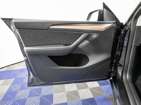 Used 2025 Tesla Model Y Long Range RWD image 13