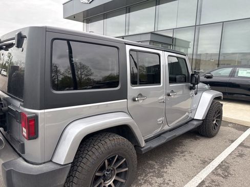 Used 2016 Jeep Wrangler Unlimited Sahara w/ Connectivity Group image 11