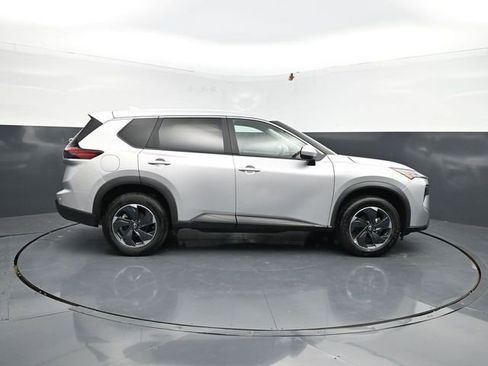 Used 2025 Nissan Rogue SV AWD/4WD image 11