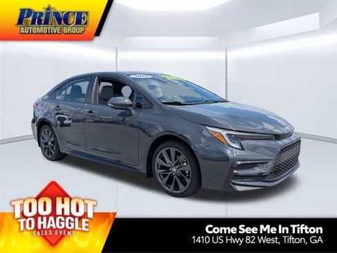 Used 2025 Toyota Corolla SE FWD image 1