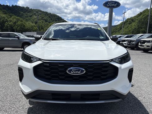 Used 2025 Ford Escape ST-Line w/ Tech Pack #1 AWD/4WD image 9