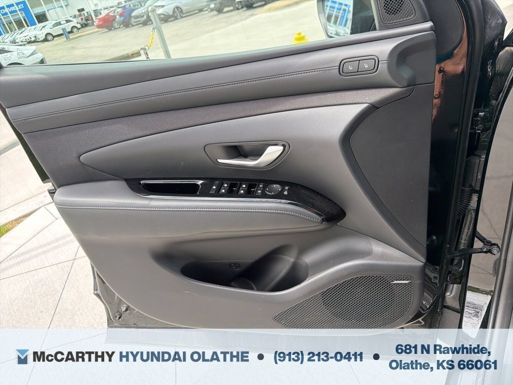 Used 2025 Hyundai Tucson Limited AWD/4WD image 38