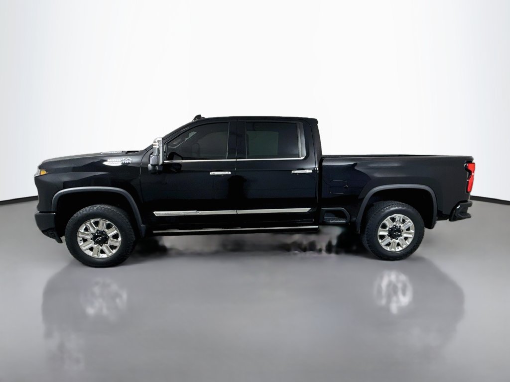Used 2024 Chevrolet Silverado 2500 High Country w/ High Country Premium Package AWD/4WD image 4