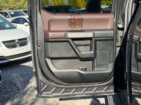 Used 2016 Ford F150 Platinum w/ Equipment Group 701A Luxury AWD/4WD image 23
