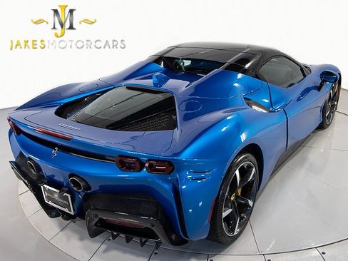 Used 2024 Ferrari SF90 Spider image 16