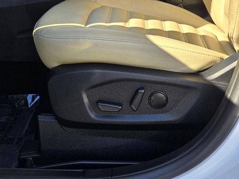 Used 2021 Ford Edge SEL w/ Convenience Package image 18