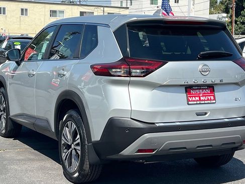 Used 2023 Nissan Rogue SV FWD image 5