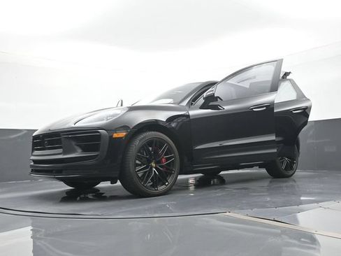 Certified 2025 Porsche Macan GTS AWD/4WD image 31