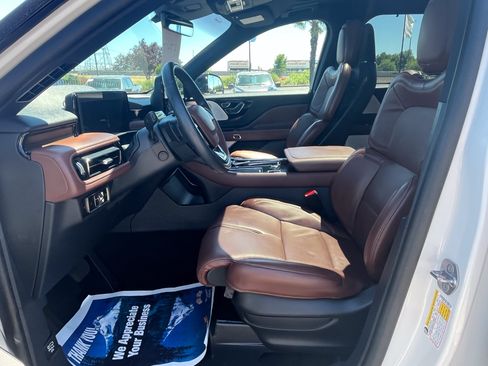 Used 2025 Lincoln Aviator Reserve w/ Luxury Package AWD/4WD image 8