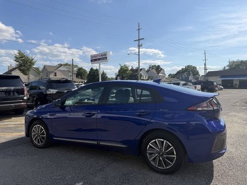 Used 2020 Hyundai Ioniq SE FWD image 22