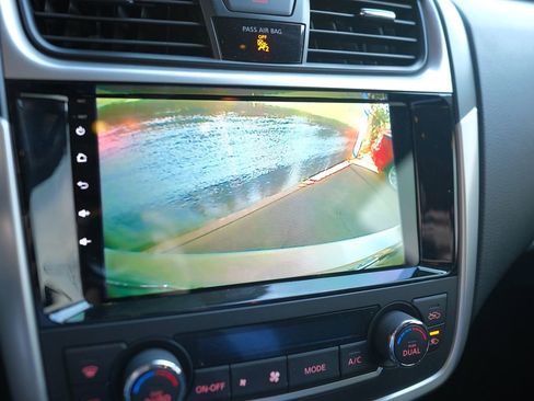 Used 2016 Nissan Altima 3.5 SL w/ 3.5 Technology Package image 21