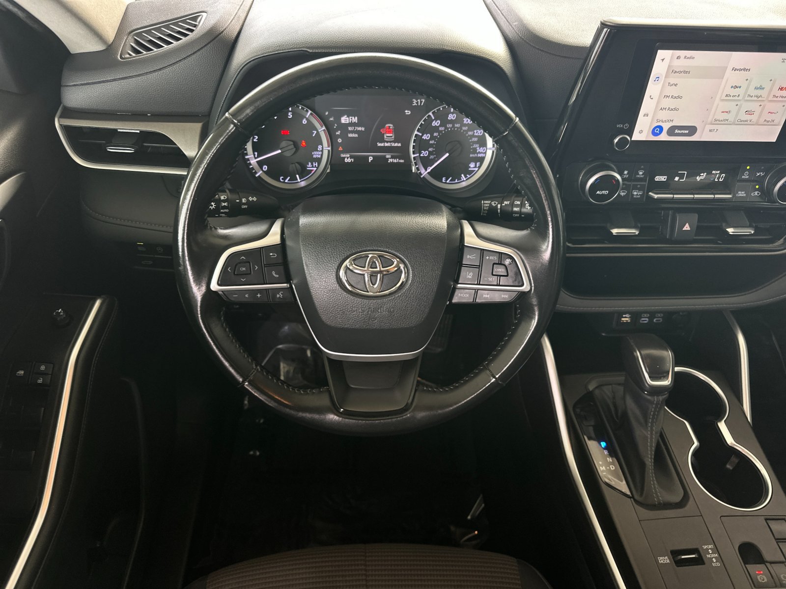 Used 2023 Toyota Highlander LE FWD image 13