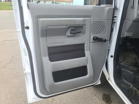 Used 2018 Ford E-350 and Econoline 350 Super Duty image 8