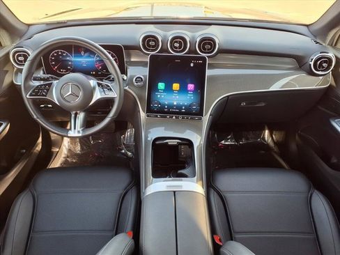 Used 2025 Mercedes-Benz GLC 300 image 4