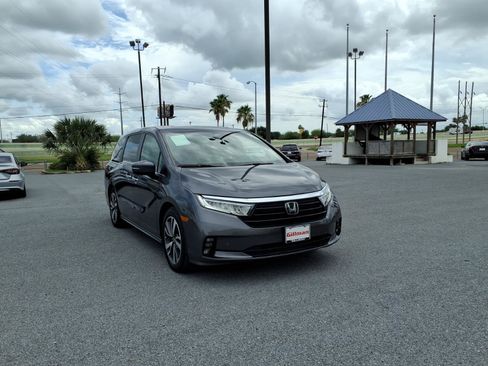 Used 2023 Honda Odyssey Touring image 2