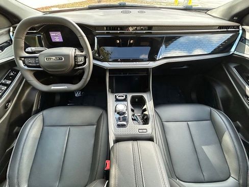 Used 2025 Jeep Wagoneer S Limited image 10